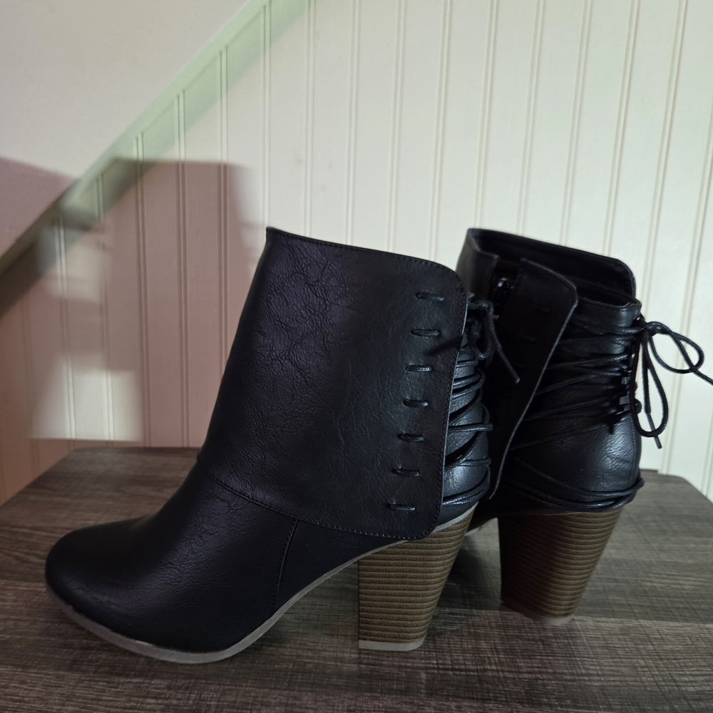 Sleek Black Ankle Boots with Lace-Up Detail